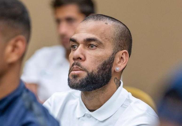 O jogador Daniel Alves foi condenado por estupro.