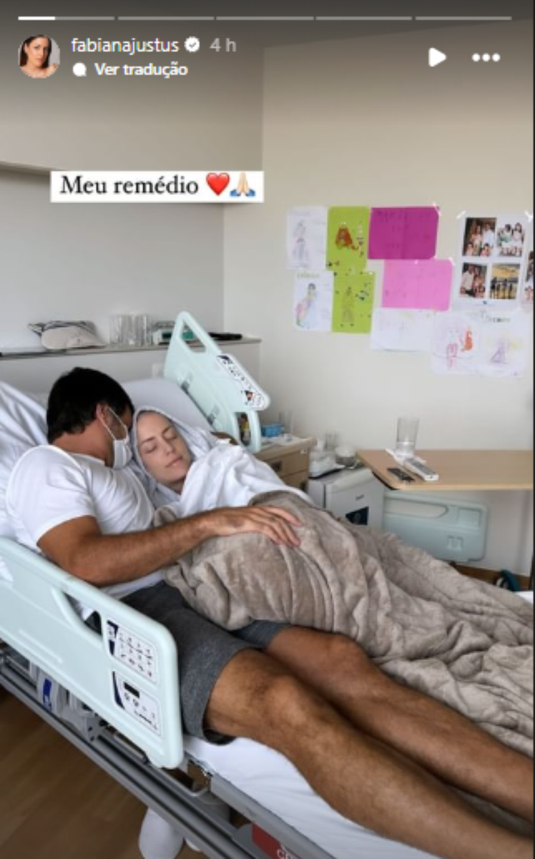 Em uma foto postada nesta quinta-feira, 22, ela se declarou: “Meu remédio”. 