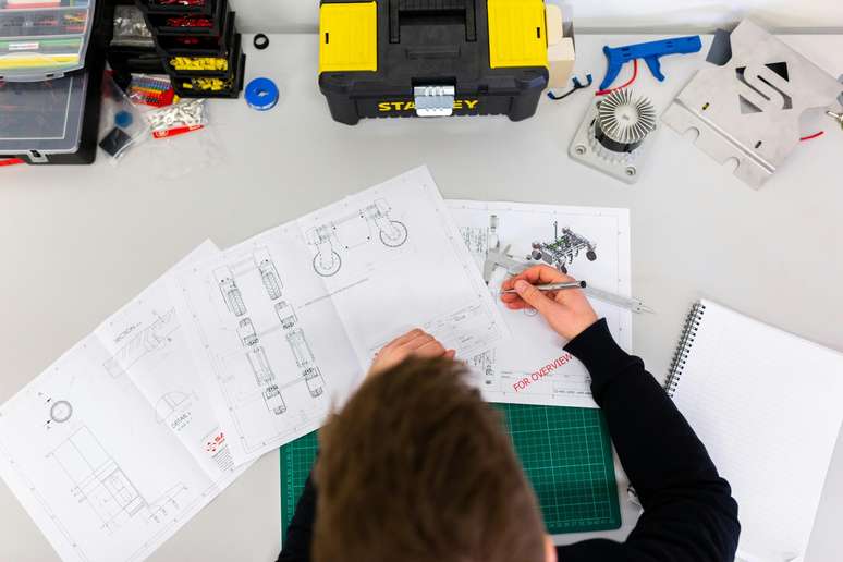 Engenheiro durante trabalho