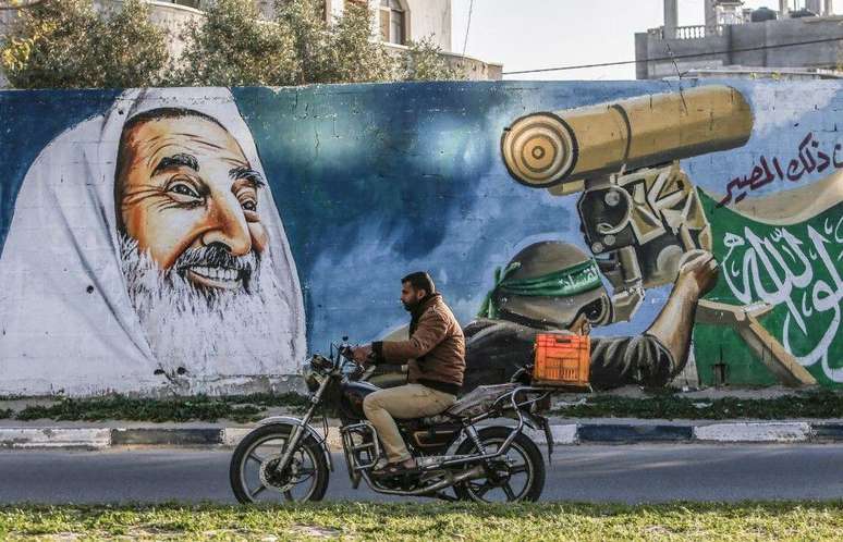 Imagem do falecido líder espiritual do Hamas, Ahmed Yassin