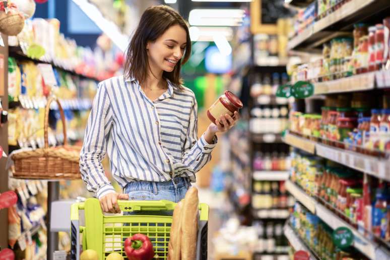 É preciso se atentar ao róluto dos alimentos enlatados 