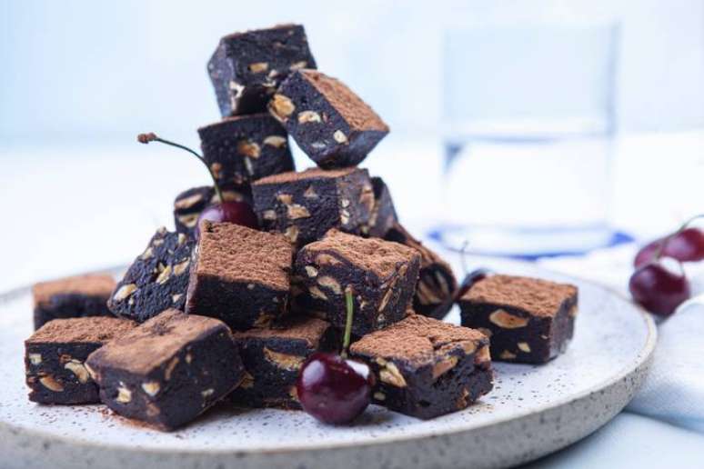 Brownie cru de t&acirc;maras