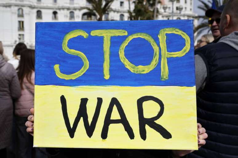 Protesto em Nice pede fim da guerra