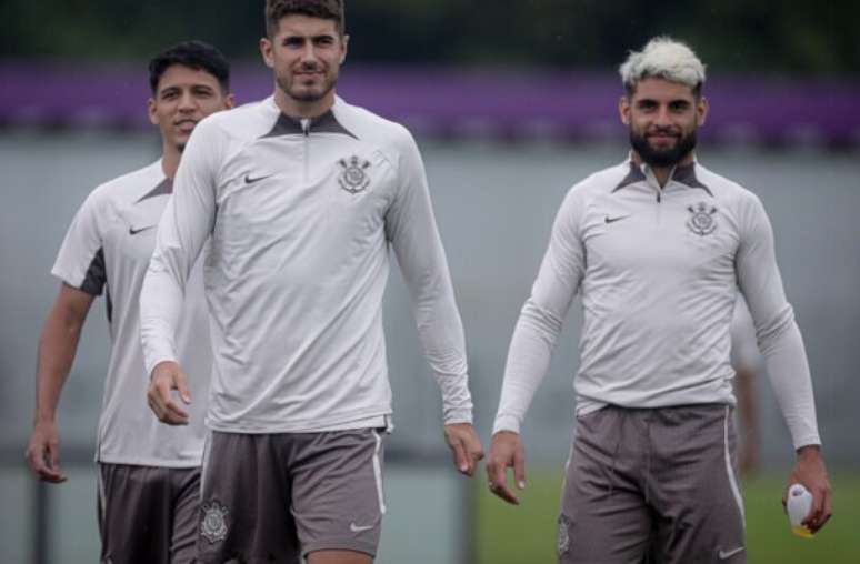 Fotos: Rodrigo Coca/Agência Corinthians - Legenda: Técnico António Oliveira ganhou opções o ataque para o jogo com a Ponte Preta - Fotos: Rodrigo Coca/Agência Corinthians