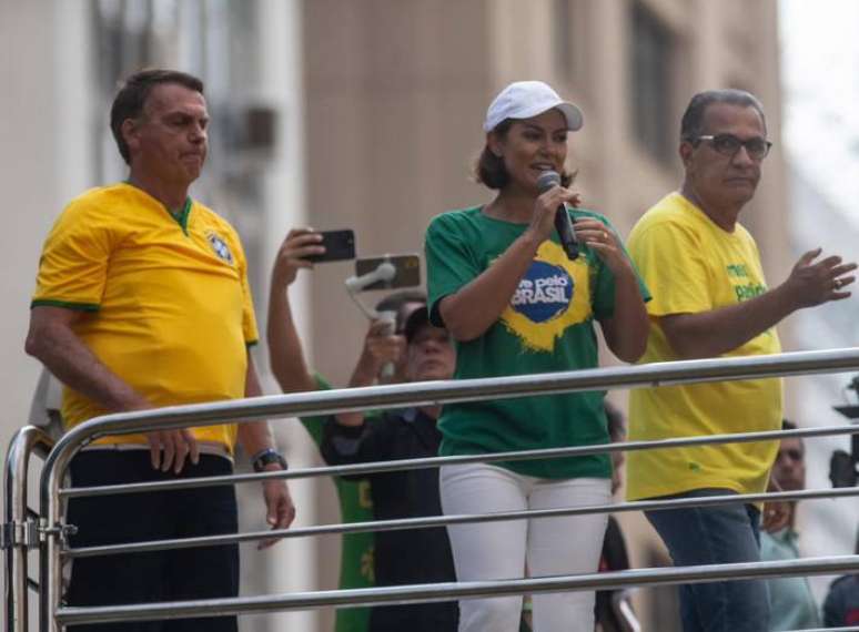 Michelle Bolsonaro discursa em manifestação convocada em meio à investigação da articulação de uma tentativa de golpe de Estado
