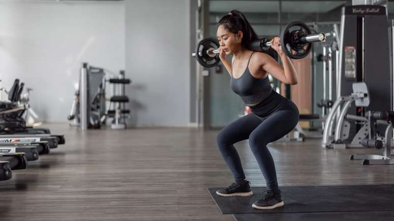 Quatro erros cruciais no treino de agachamento