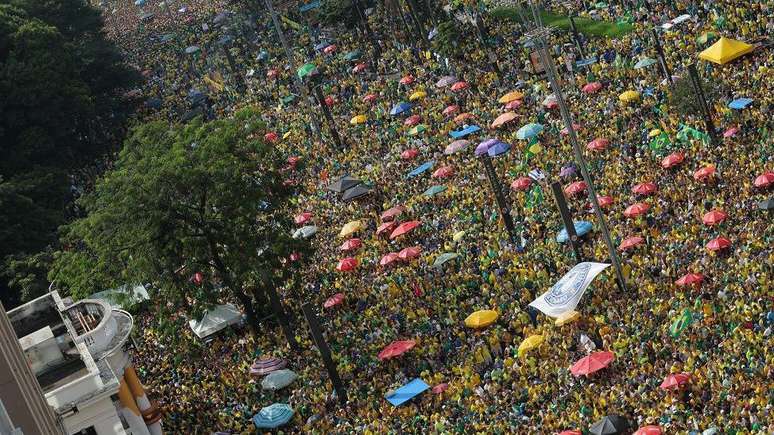 Protesto ocupou quarteirões da avenida Paulista