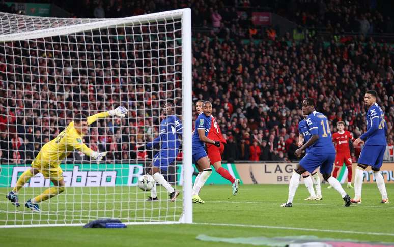 Gol de Van Dijk para decidir o t&iacute;tulo &ndash; 