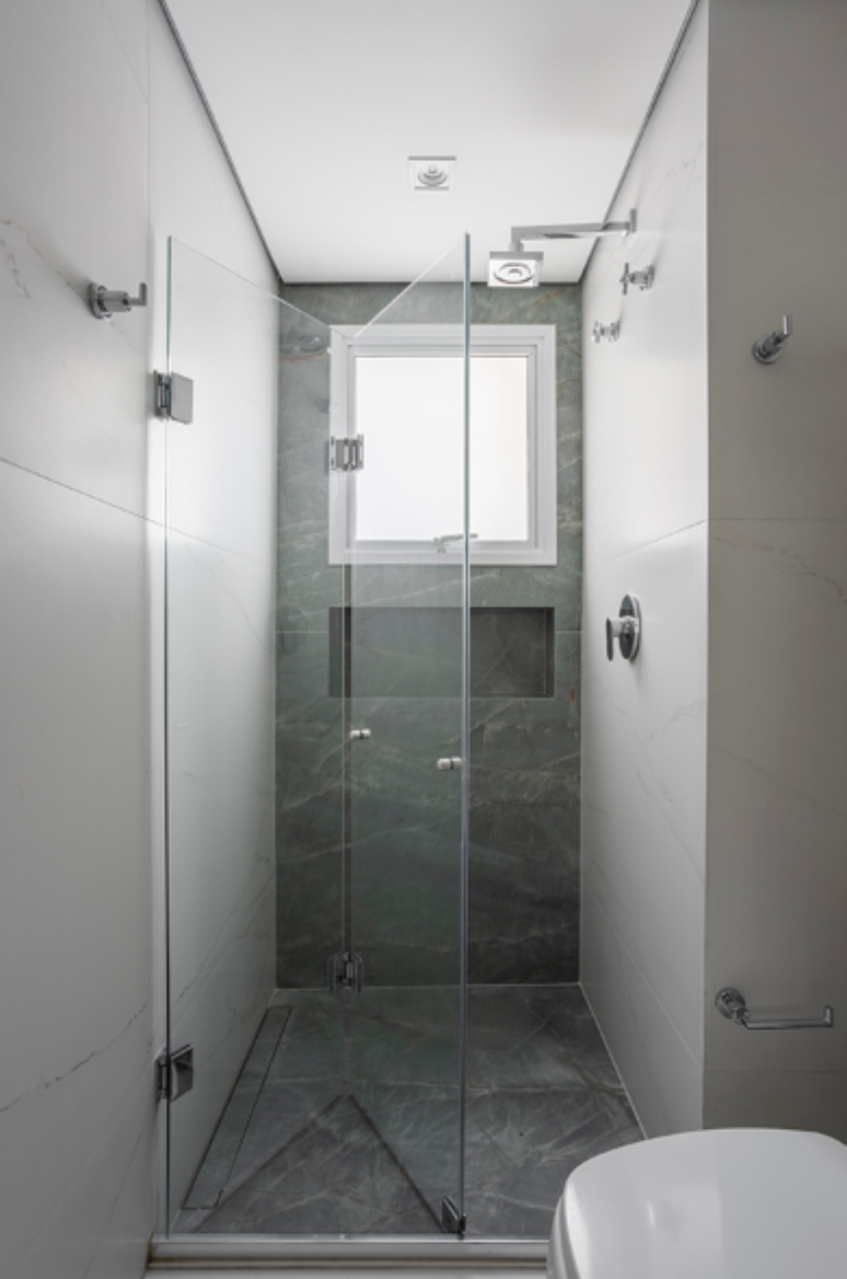 1. Box para banheiro: combine estilo e funcionalidade para um visual elegante e prático – Projeto: Tatu Arquitetura | Foto: Thiago Travesso