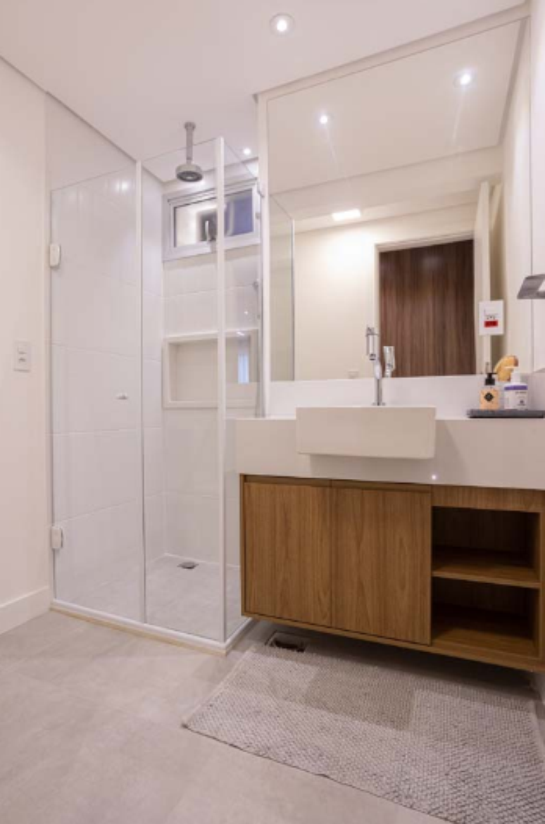 10. Box para banheiro: evite vazamentos com uma instalação cuidadosa e selagem adequada – Projeto: Rafaella Grasnoff – Loft 7 Arquitetura | Foto: Dam Mol