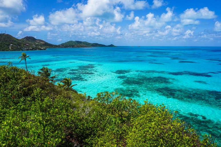 Cayo Cangrejo em Provid&ecirc;ncia tem &aacute;guas cristalinas 