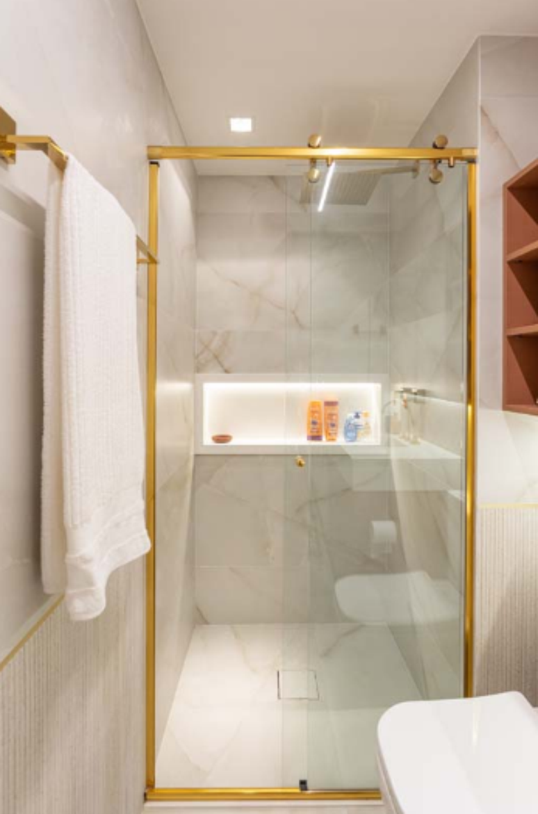 7. Box para banheiro: o equilíbrio entre custo e durabilidade é fundamental na escolha – Projeto: Rafaella Grasnoff – Loft 7 Arquitetura | Foto: Dam Mol