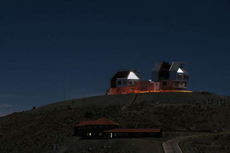 Telescópio Magalhães, também usado para as novas descobertas (Imagem: Reprodução/KszuloFotki/Wikimedia Commons)