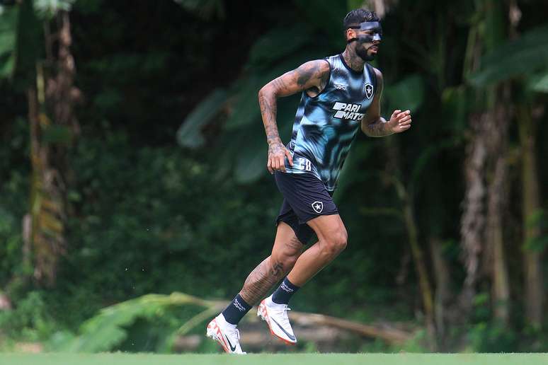 Barboza e Patrick de Paula voltam a treinar com o grupo do Botafogo