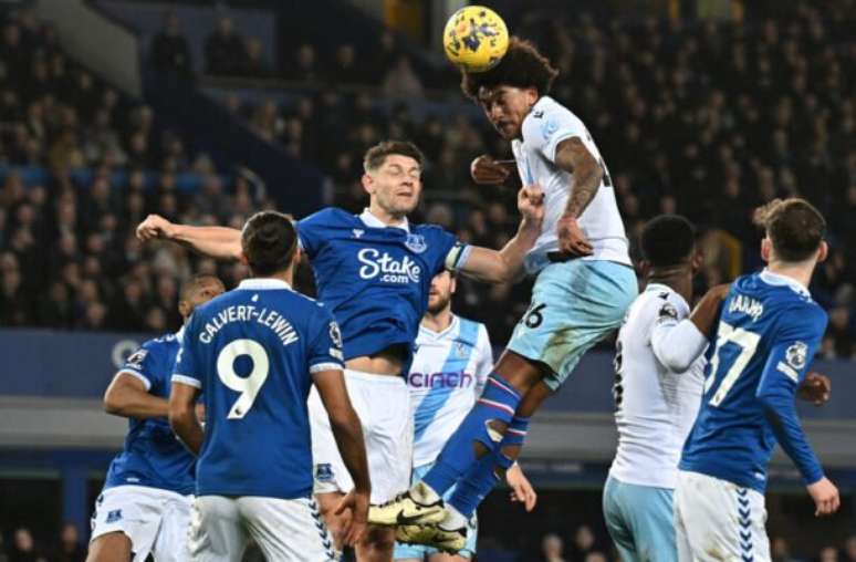 Oli Scarff/AFP via Getty Images - Legenda: Everton subiu duas posições na Premier League