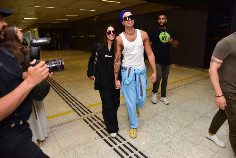 Jade Magalhães e Luan Santana foram flagrados juntos em aeroporto 