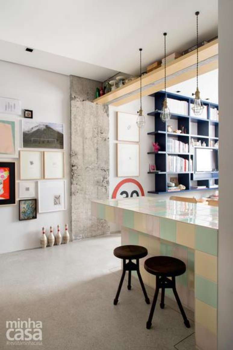 Discover this integrated kitchen with a caramel-coloured worktop