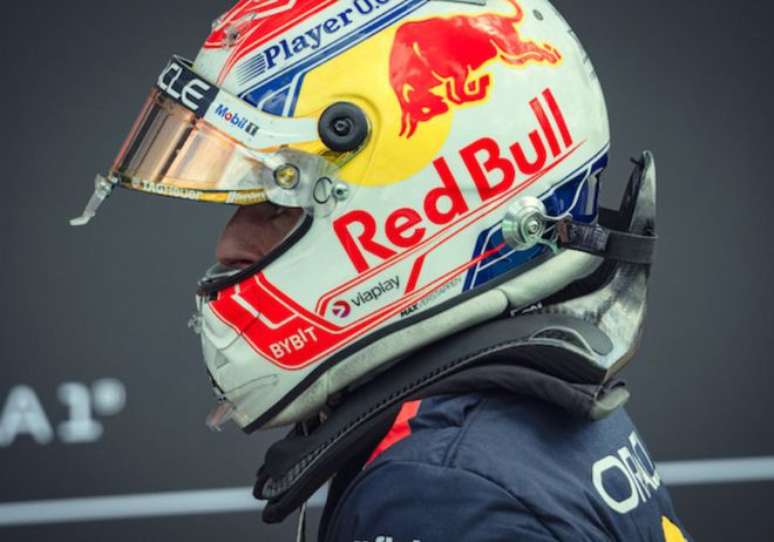 Max Verstappen, tricampeão pela Red Bull, mal aparece na sexta temporada de F1: Dirigir Para Viver, ainda que seu chefe de equipe seja figura constante ao longo dos episódios (Imagem: Divulgação/Netflix)