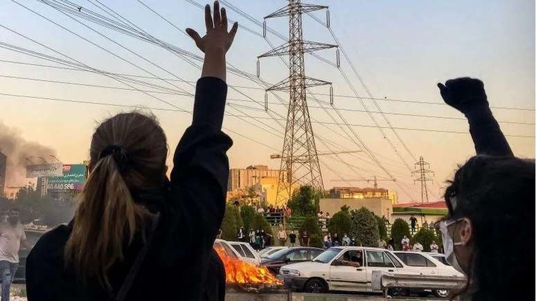 Iranianos saíram às ruas em todo o país após a morte de Mahsa Amini, sob custódia policial, em 2022
