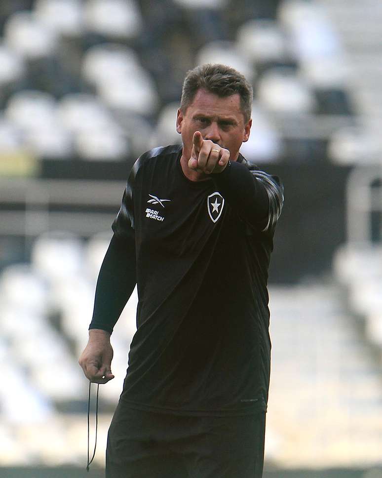 Fábio Matias durante treino do Botafogo. 