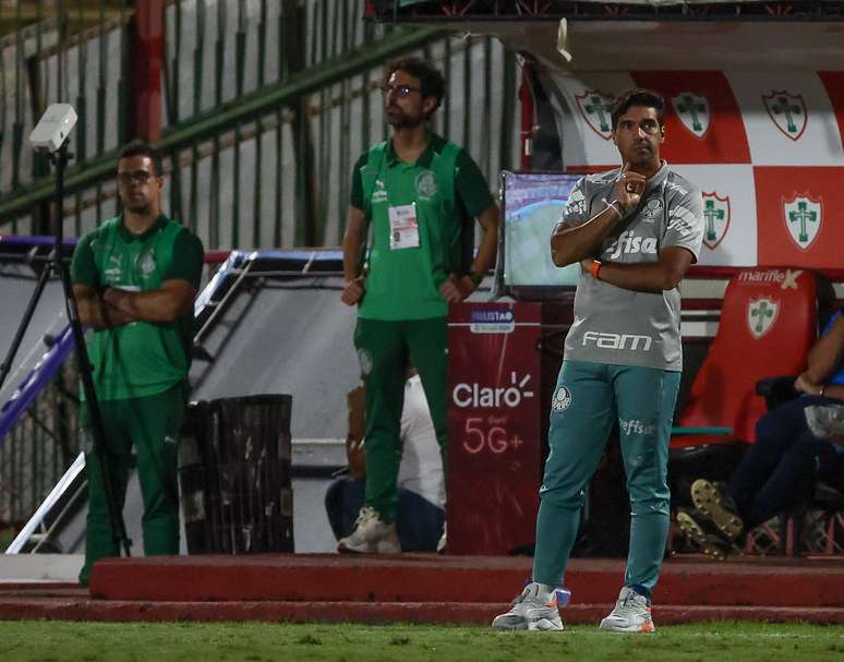 Abel Ferreira durante confronto do Palmeiras diante da Portuguesa. 