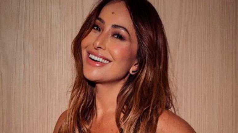 Sabrina Sato poses with Nicolas Prattes in a video after dating