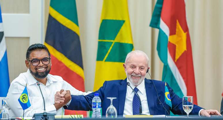 Presidente da Guiana, Mohamed Irfaan Ali, e o presidente Luiz Inácio Lula da Silva, durante a Caricom