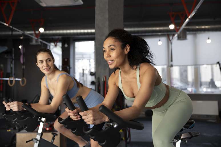 Mais da metade das mulheres está desistindo de treinar, aponta estudo