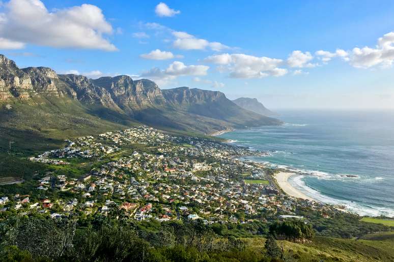 Cidade do Cabo: montanhas de um lado, mar do outro e a cidade no meio