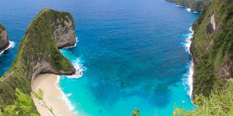 Kelingking Beach fica em Bali, e é um paraíso natural 