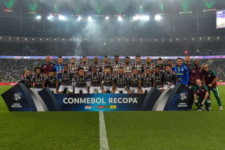 Elenco do Fluminense tira foto antes da final 