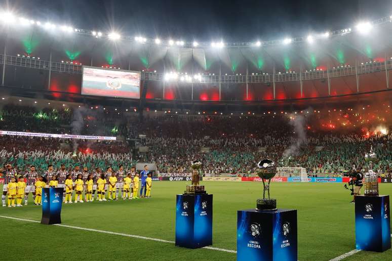 Mosaico da torcida tricolor pré Recopa. 