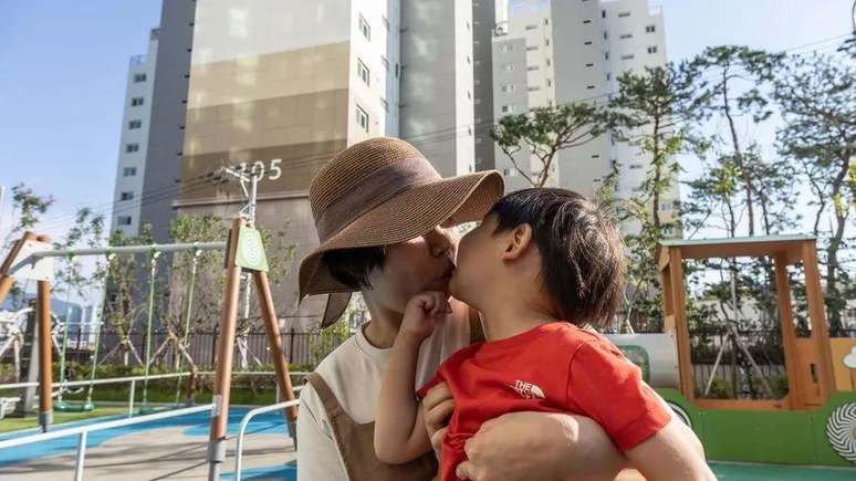 Para Jungyeon, é triste as mulheres serem negadas a alegria da maternidade por causa da ‘situação trágica’ em que se encontram