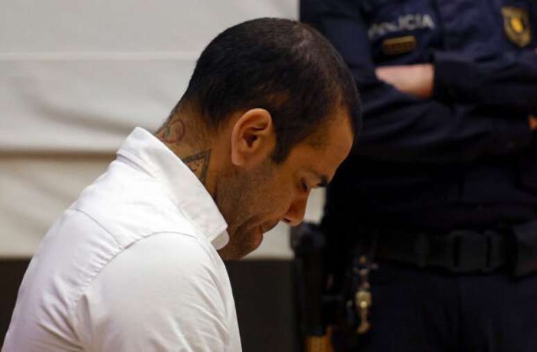 Daniel Alves foi condenado a quatro anos e seis meses de prisão