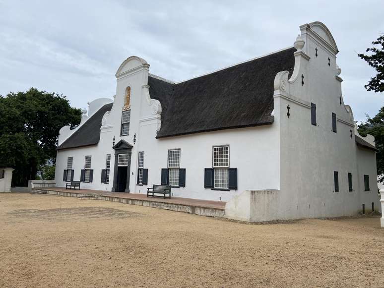 A visita às construções históricas da Groot Constantia é gratuita