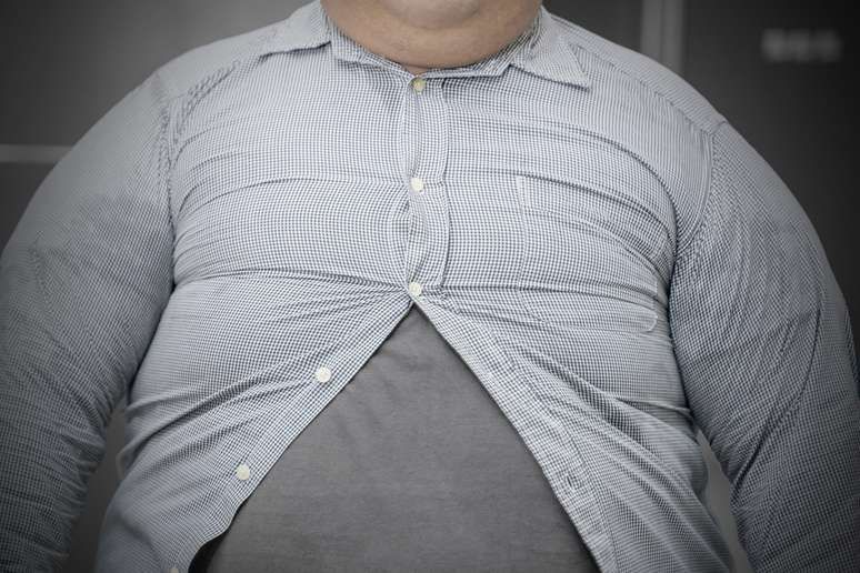 Imagem meramente ilustrativa de homem obeso