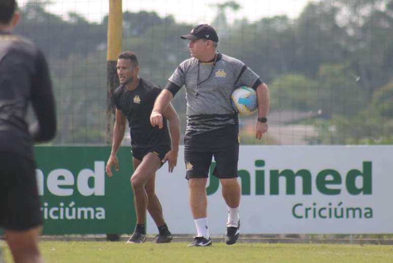 Tencati comando treino do Tigre 