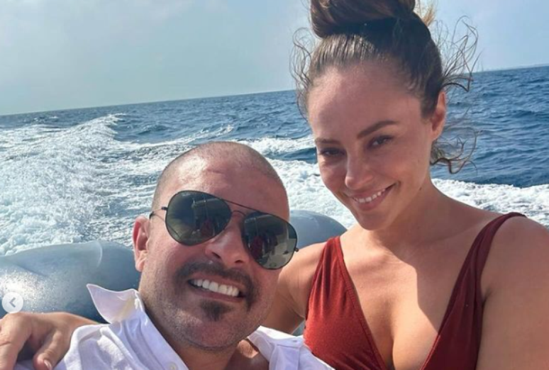 Paolla Oliveira enjoys the pool topless with Diogo Nogueira;  see the pictures