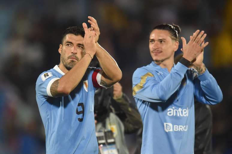 Luis Suárez e Darwin Núñez agradeceram a torcida ao final de jogo do Uruguai 