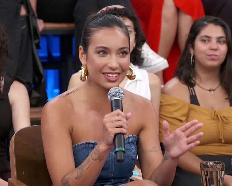 Vanessa Lopes reveals in ‘Altas Horas’ that admitting mental illness ‘is scary’