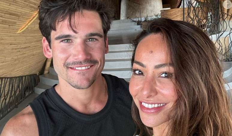 Sabrina Sato e Nicolas Prattes encantam fãs com novas fotos em viagem romântica.