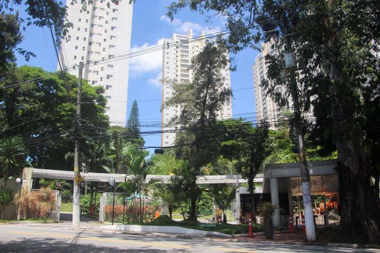 O prédio onde MC Daniel foi morar quando começou a ser famoso é referência de alto padrão em Taboão da Serra