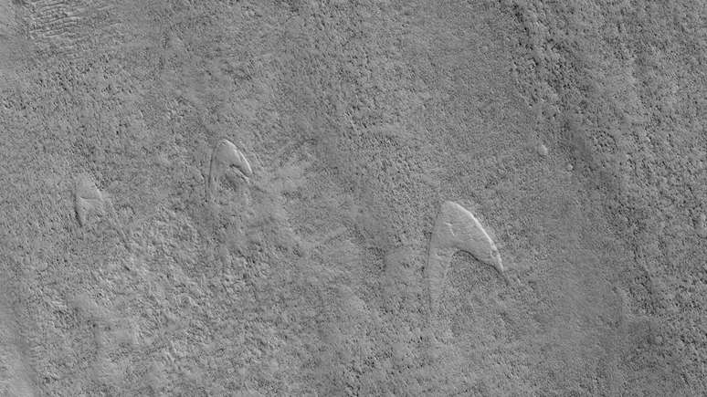 Sand dunes on Mars that resemble the shape of the Starfleet logo, from the Star Trek series (Photo: Reproduction/NASA)