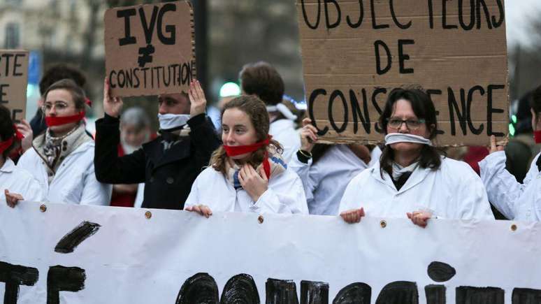 Os opositores ao aborto foram amplamente marginalizados no movimento por mudanças constitucionais