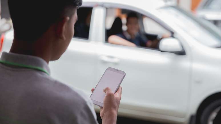 Os motoristas de aplicativos terão a garantia de receber pelo menos R$ 8,02 por hora trabalhada