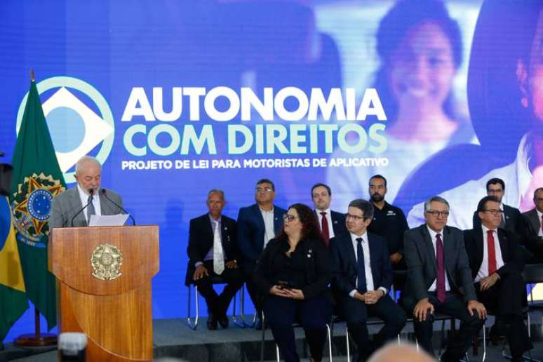 Governo apresentou nesta segunda-feira, 4, projeto de lei que regulamenta o trabalho de motoristas por aplicativos.