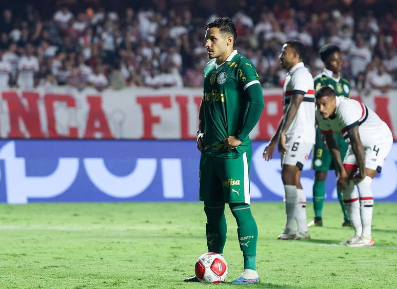 Raphael Veiga momentos antes de marcar seu centésimo gol. 