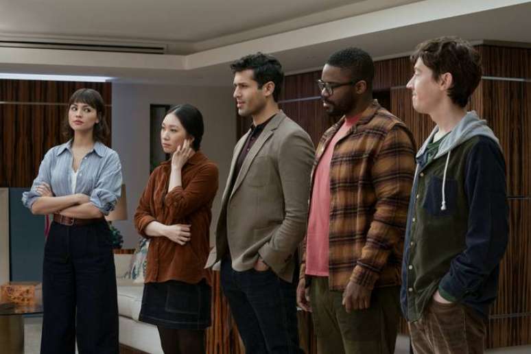 Eiza González (Auggie Salazar), Jess Hong (Jin Cheng), Saamer Usmani (Raj Varma), Jovan Adepo (Saul Durand) e Alex Sharp (Will Downing) em 'O Problema dos 3 Corpos'.