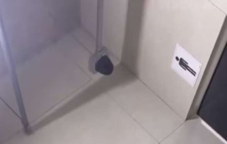 Ex-funcionários denunciam restaurante no DF por instalar câmera em banheiro