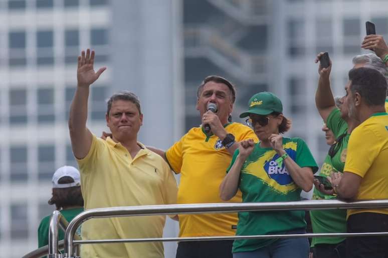 Tarcísio anulou multas da covid, beneficiando o aliado Jair Bolsonaro